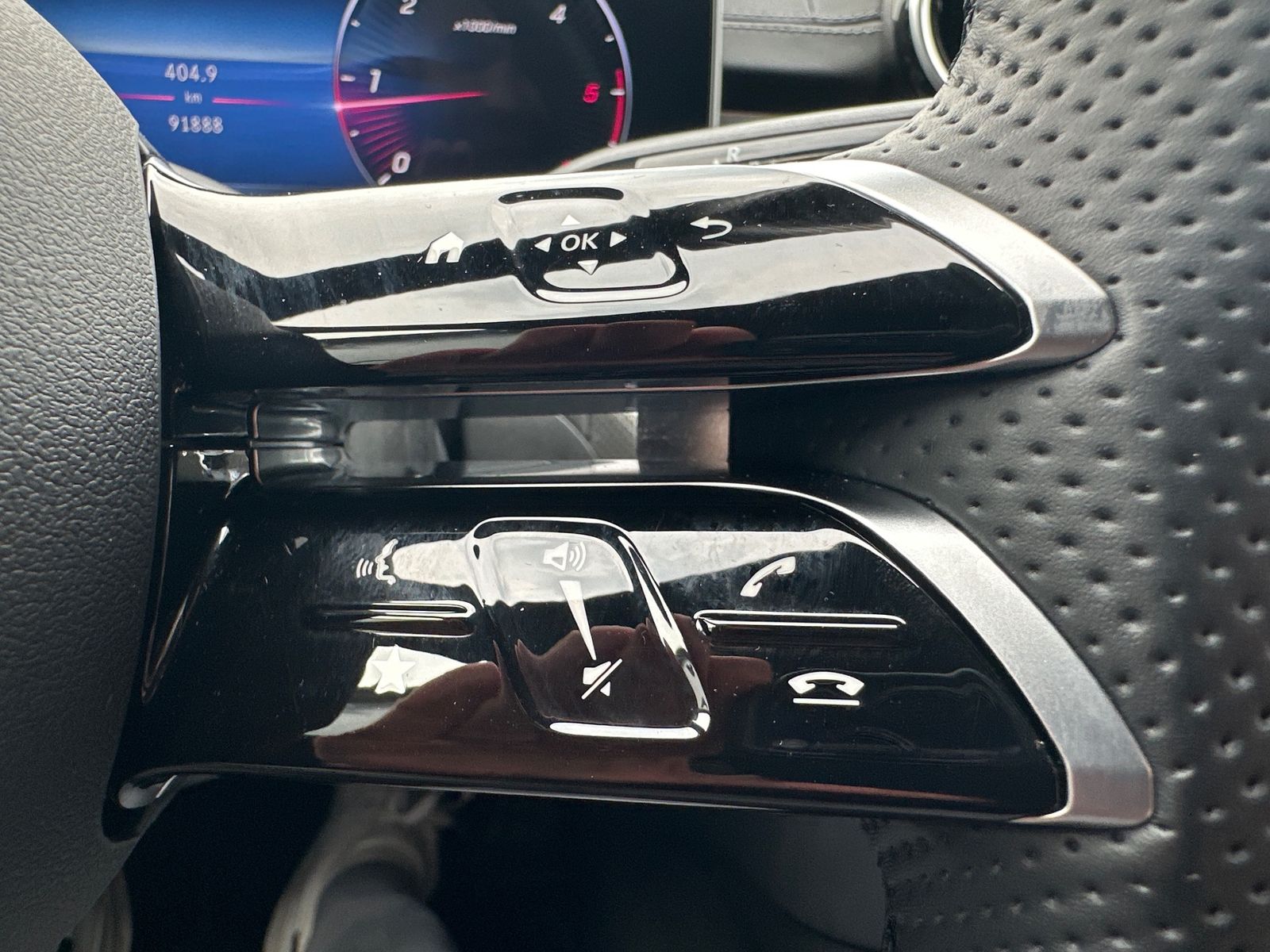 Fahrzeugabbildung Mercedes-Benz C 300d T AMG Line NAV+LED+VCOCK+LEDER+18ZO+ALARM
