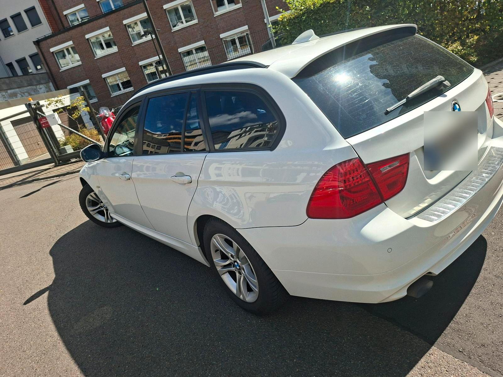 BMW 318 2011 — photo 5
