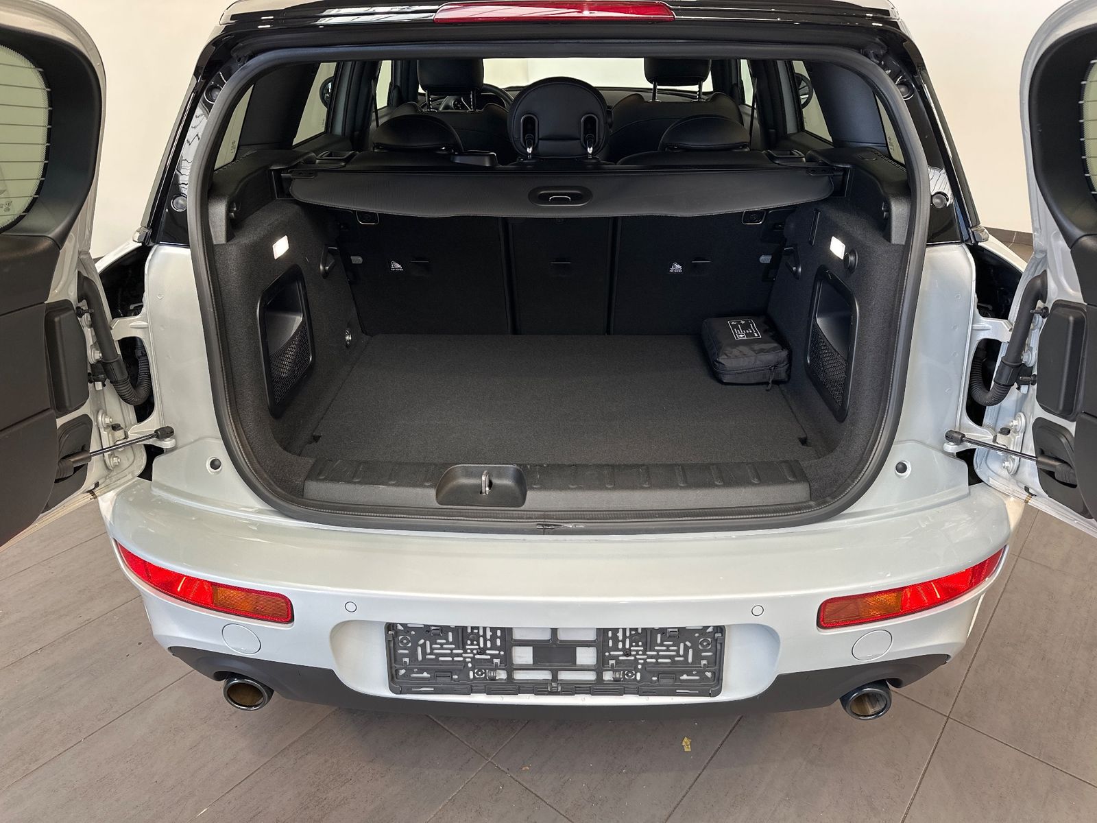 Fahrzeugabbildung MINI Cooper S Clubman Aut. Classic Black NAV+LED+KAM