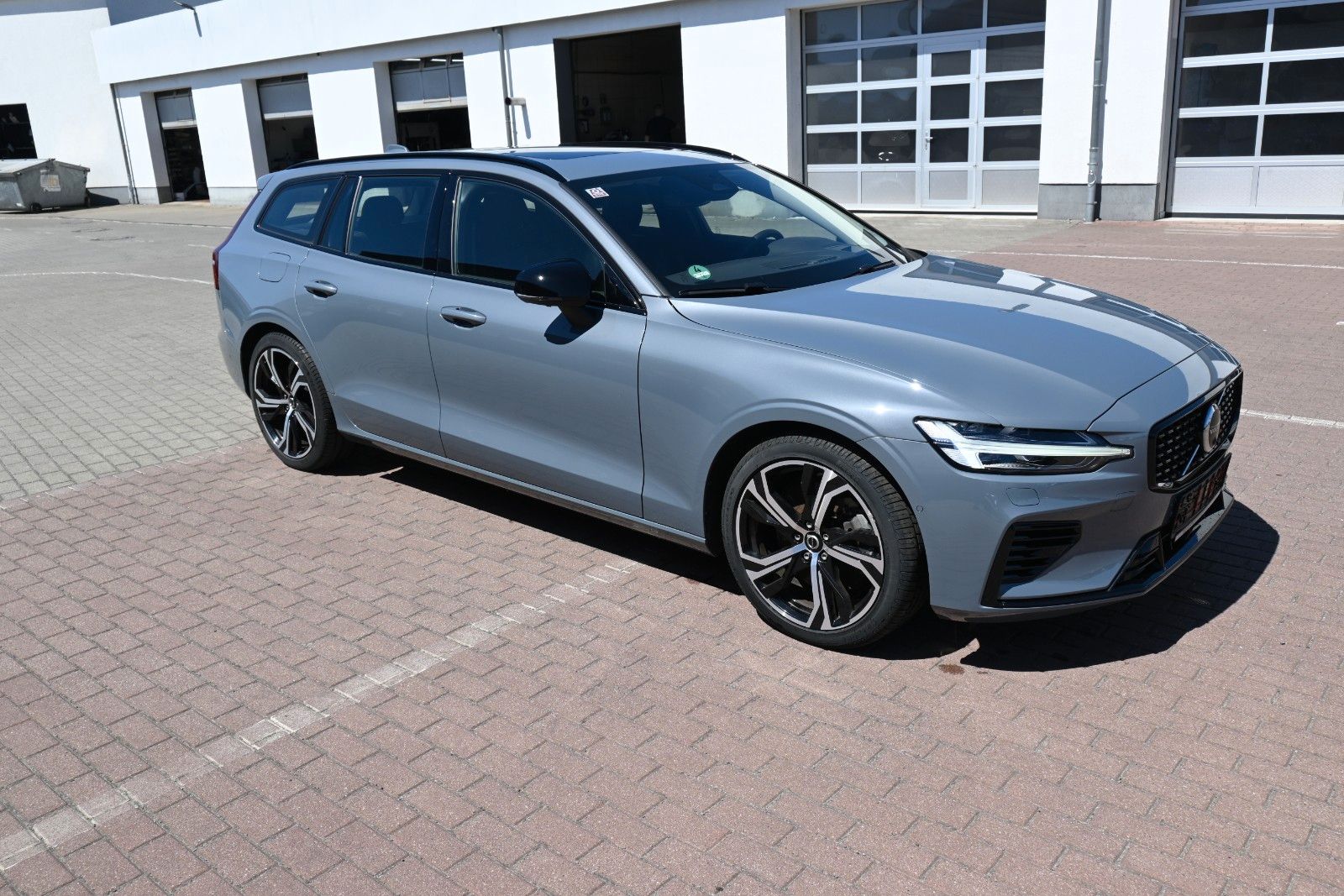 Fahrzeugabbildung Volvo V60 T8 PHEV Ultimate Dark AWD*360°*HUD*AHK*
