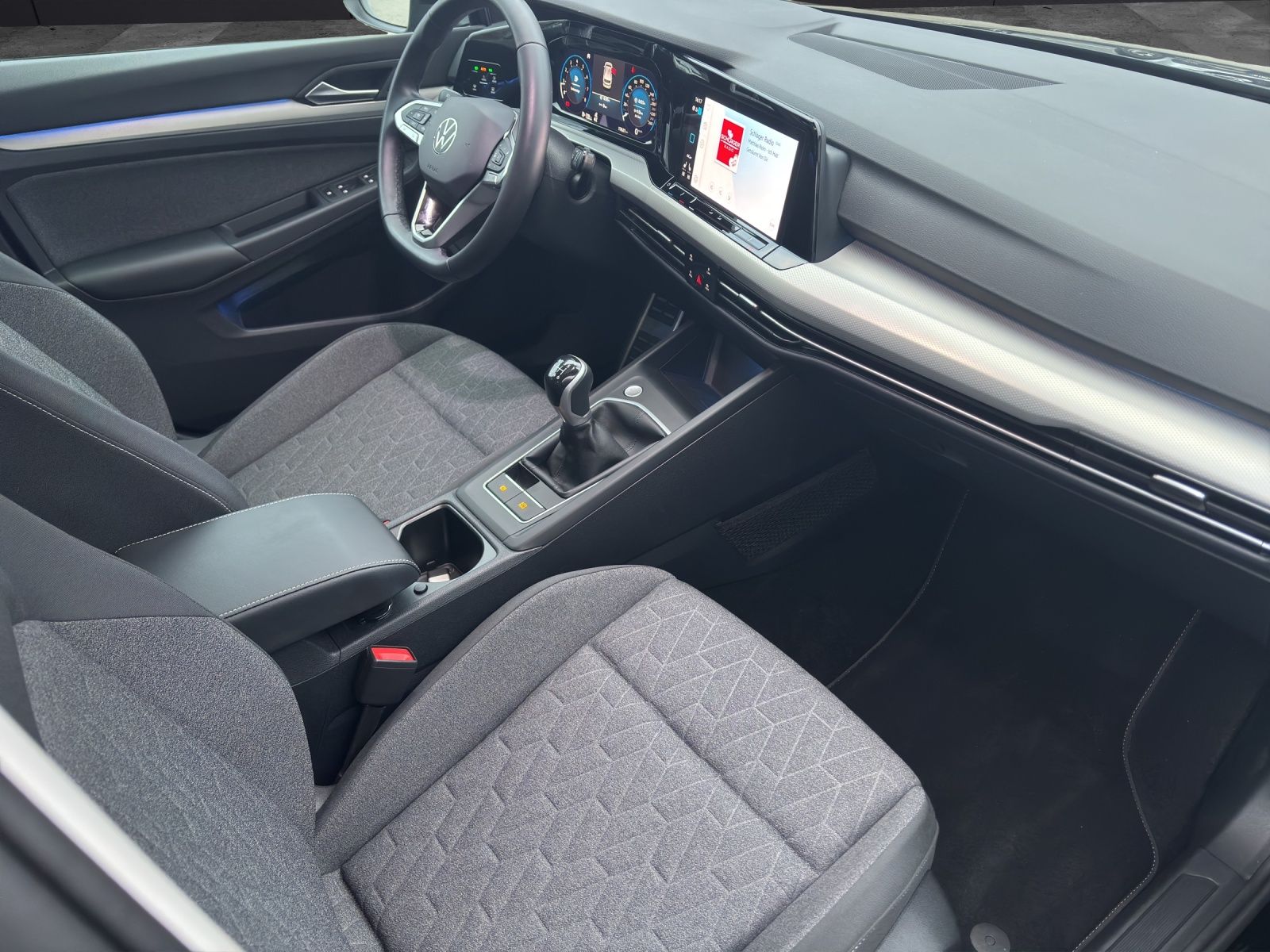 Fahrzeugabbildung Volkswagen Golf VIII TSI Move Climatronic AID PDC SH LM