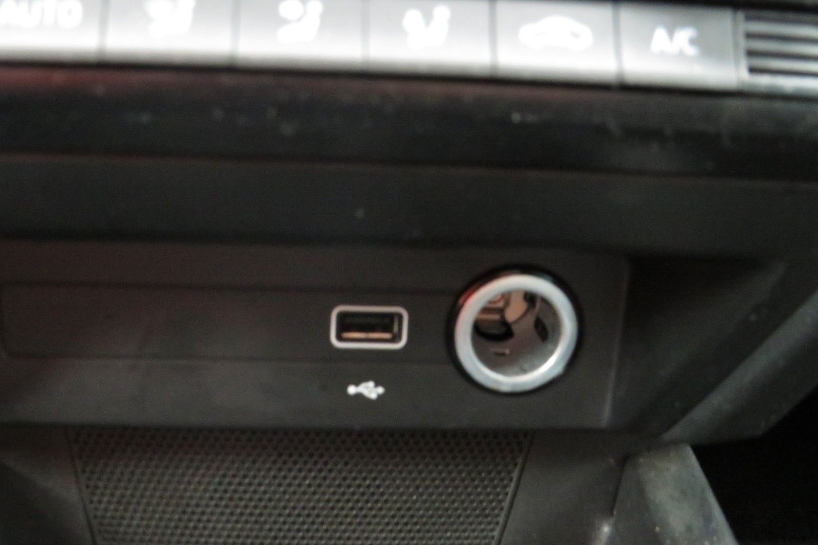 Fahrzeugabbildung SKODA Fabia Combi Ambition AHK SITZH. NAVI PDC 1.HD