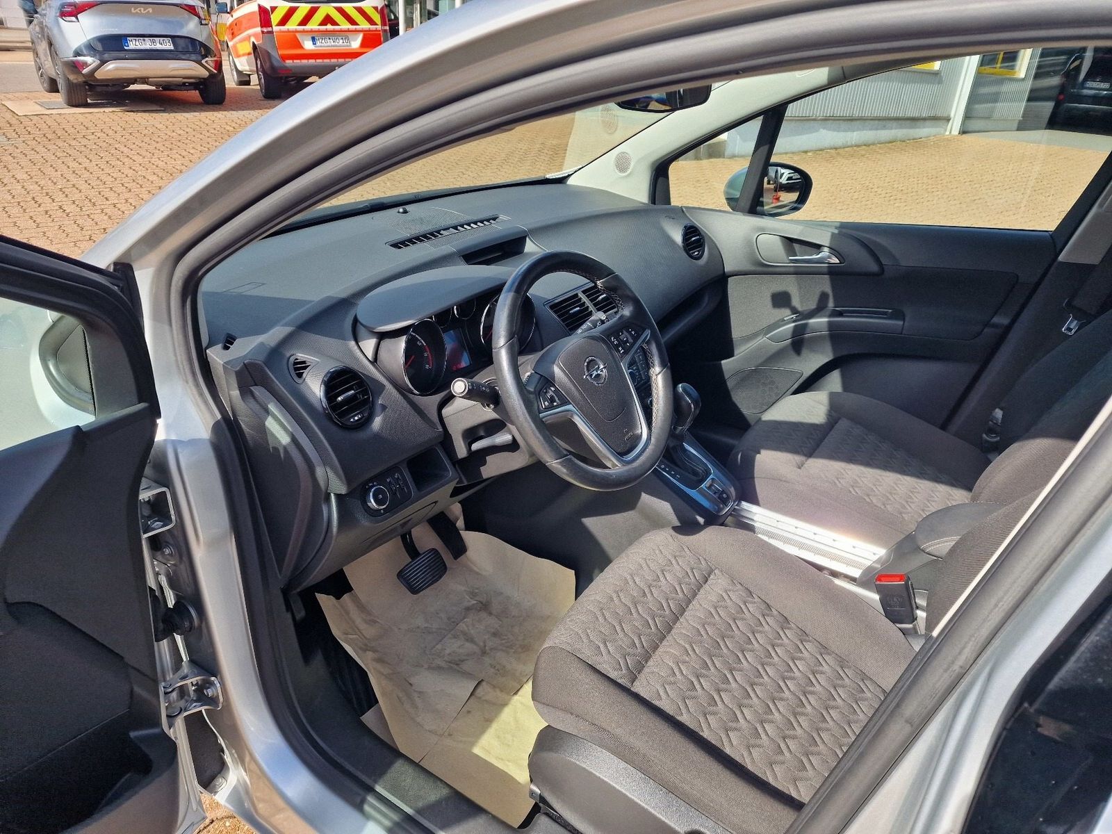 Fahrzeugabbildung Opel Meriva B Active, Automatik,Sitzheizung