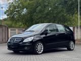 Mercedes-Benz B-Klasse Behindertenumbau Handgas+Rollstuhl Lift - schwarze Mercedes-Benz B 170