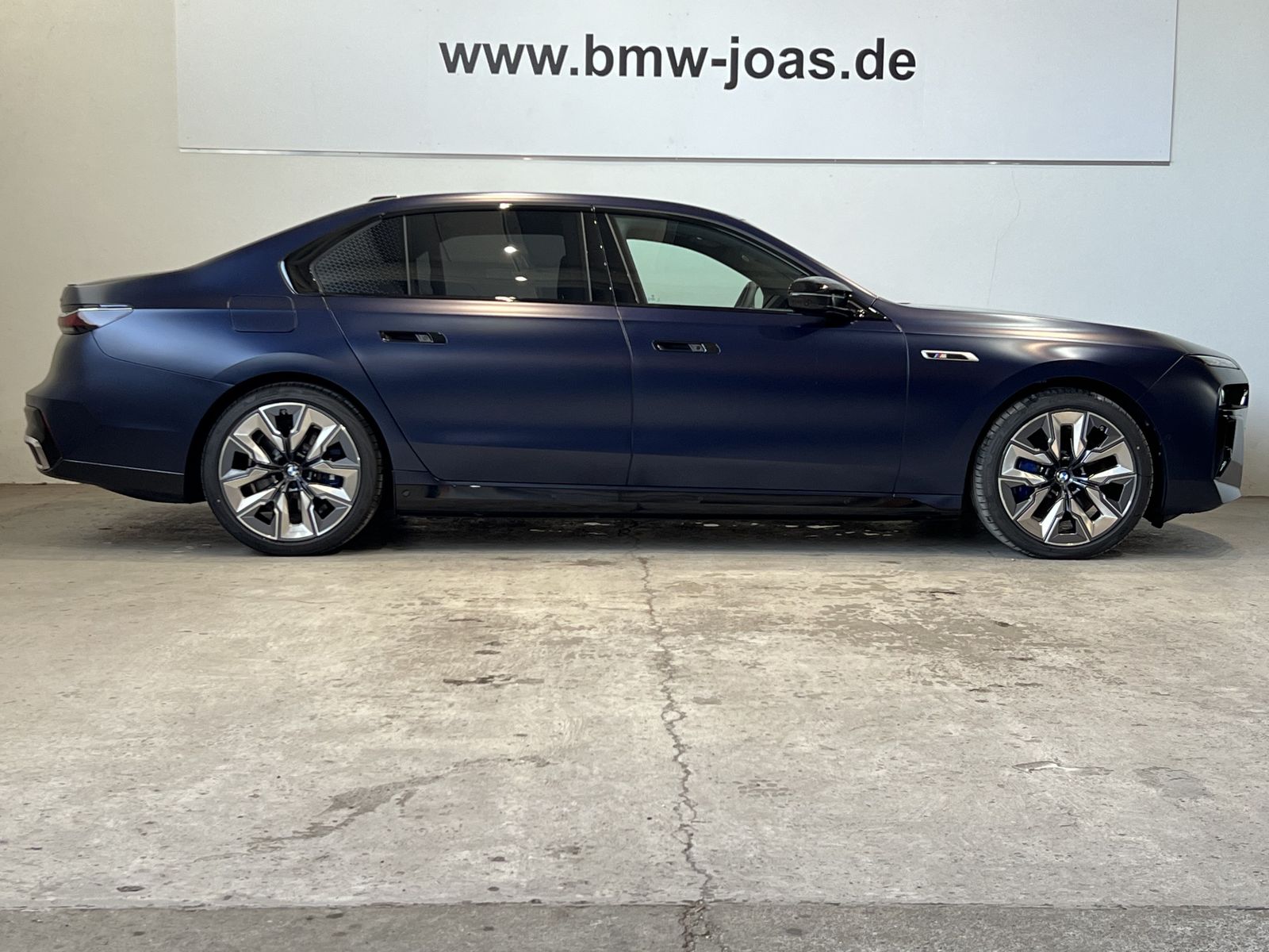 Fahrzeugabbildung BMW i7 M70 xDrive Limousine Automatiktüren B&W Surro