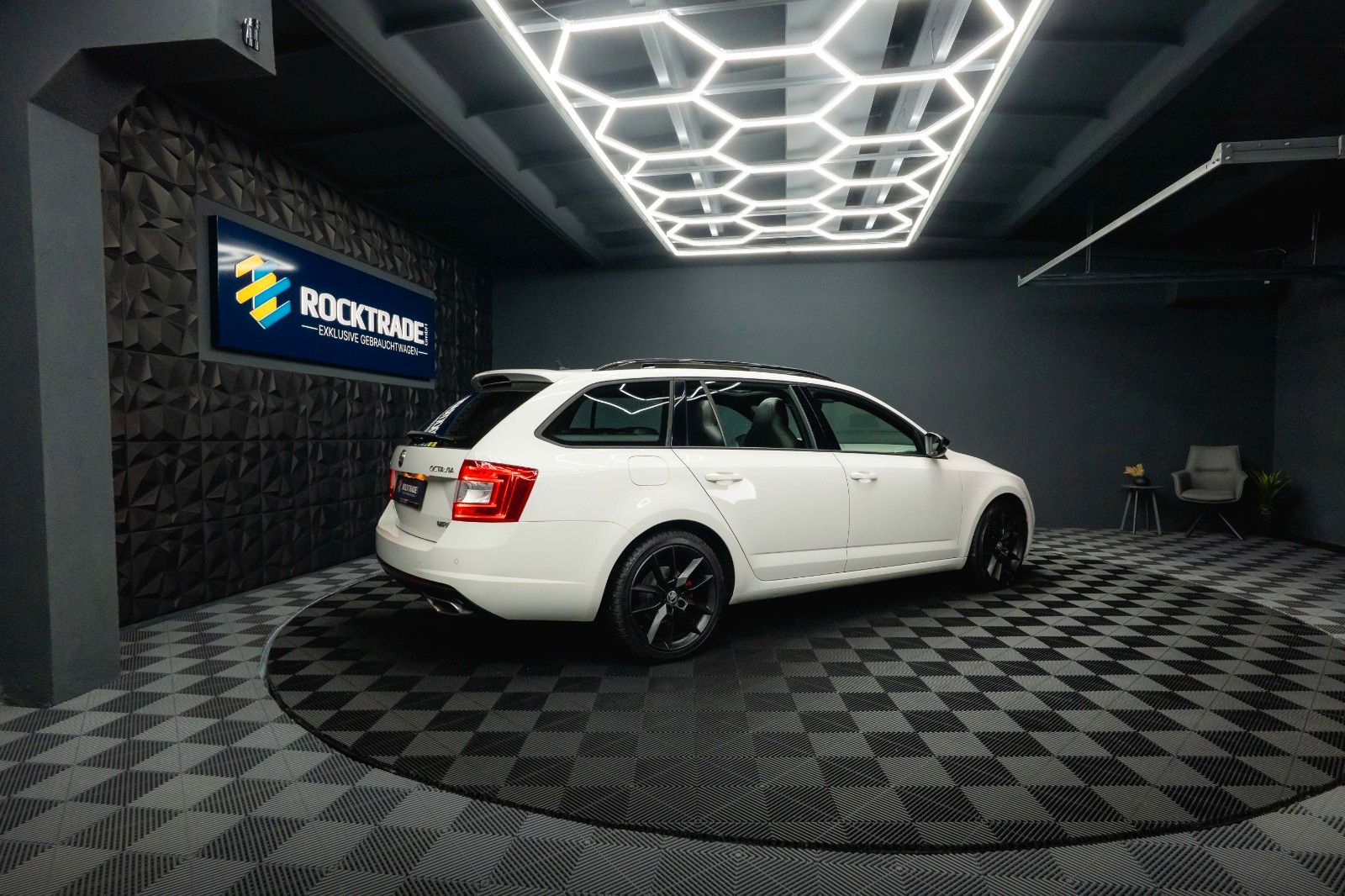 Fahrzeugabbildung SKODA Octavia 2.0 TDI RS 4x4 Performance *Pano*ACC*LED