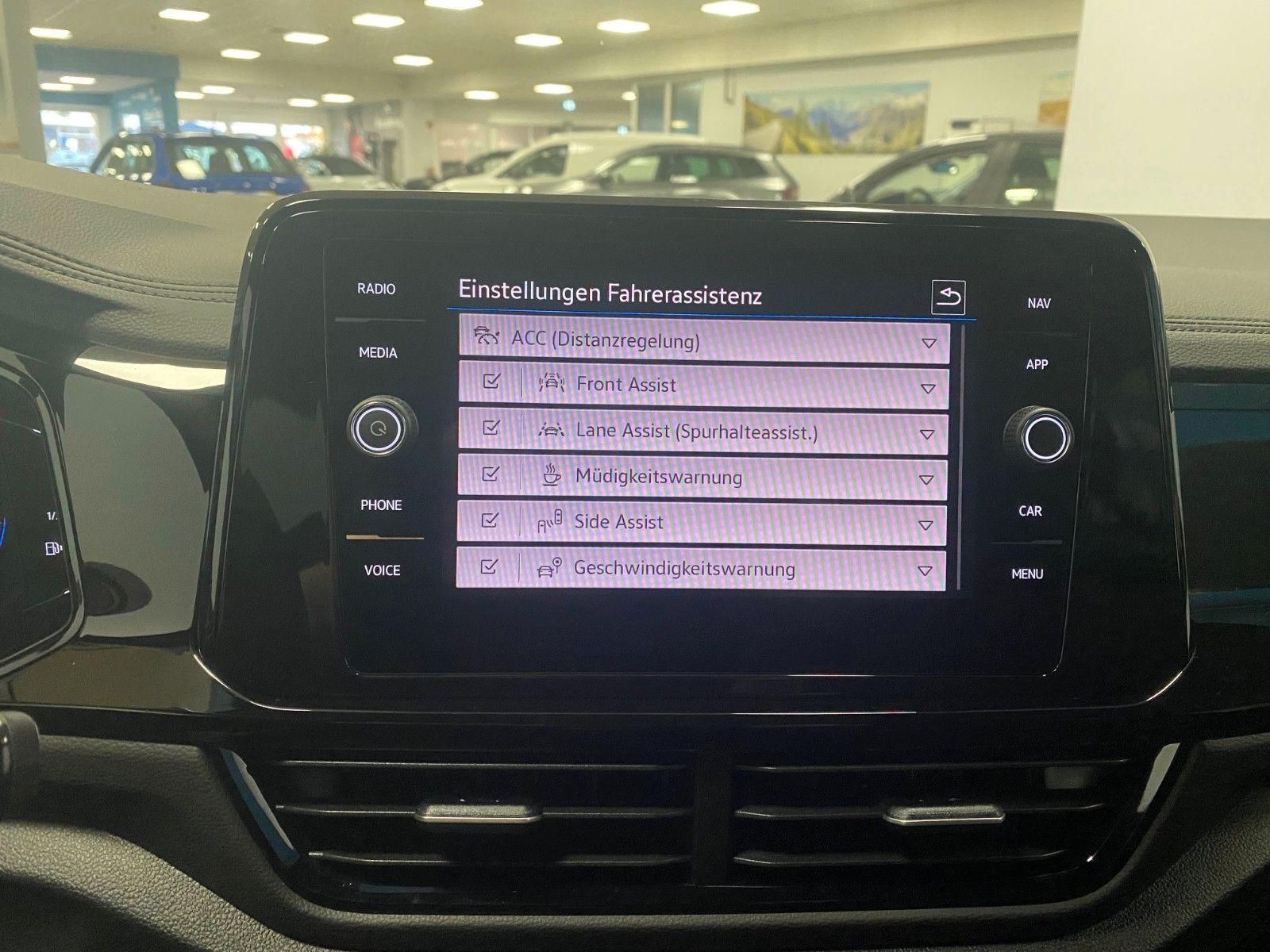Fahrzeugabbildung Volkswagen T-Roc 1.5 TSI DSG Style+IQ MATRIX+Black Style+++