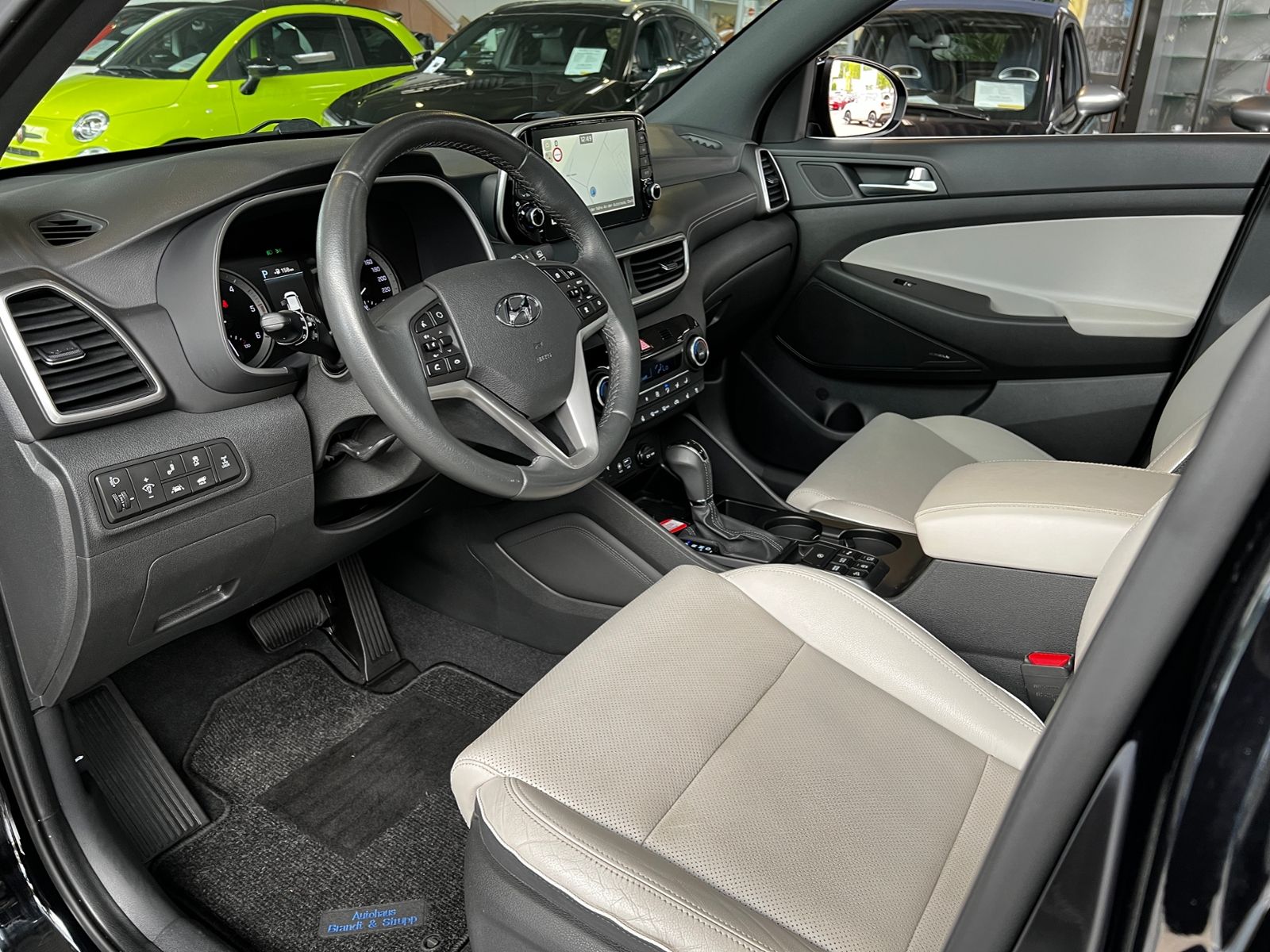 Fahrzeugabbildung Hyundai TUCSON Premium 4WD PANO LED LEDER