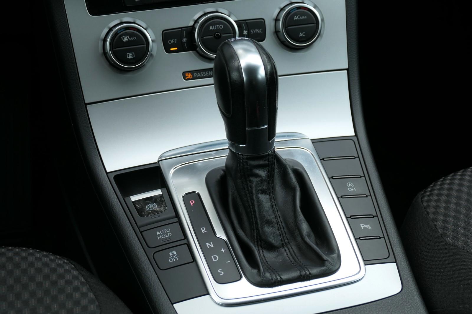 Volkswagen Passat 2012 — photo 7