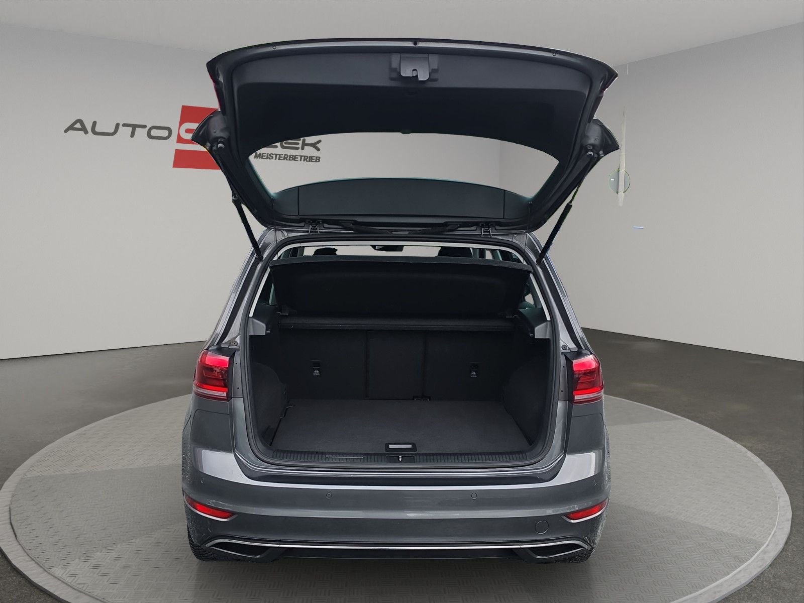 Fahrzeugabbildung Volkswagen Golf Sportsvan VII IQ.DRIVE AHK NAVI SHZ