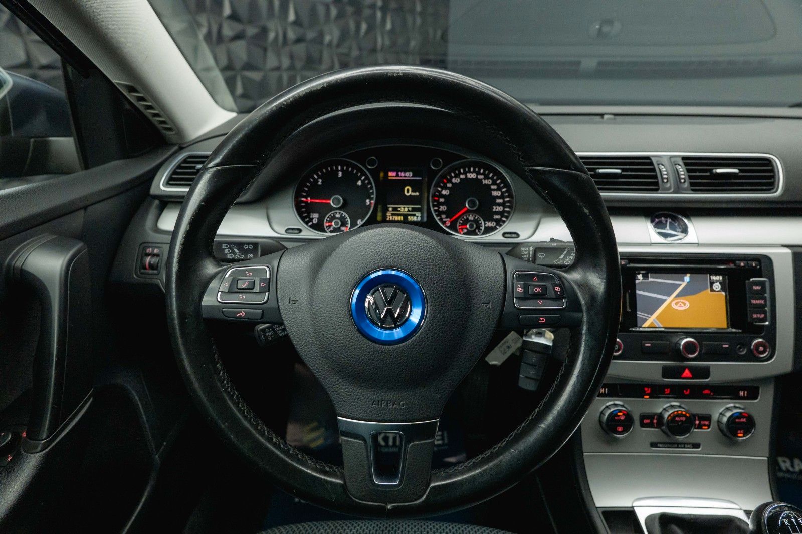 Fahrzeugabbildung Volkswagen Passat Variant 1.6 TDI Trendline BlueMotion TÜV