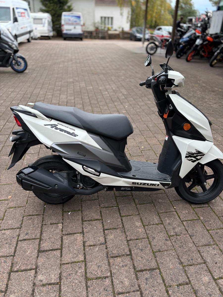 Suzuki Avenis