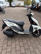 Suzuki Avenis