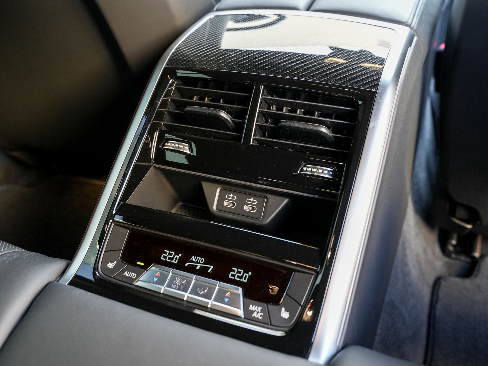 Fahrzeugabbildung BMW M8 Competition Gran Coupe - Keramik|Matt|B&W|DAP