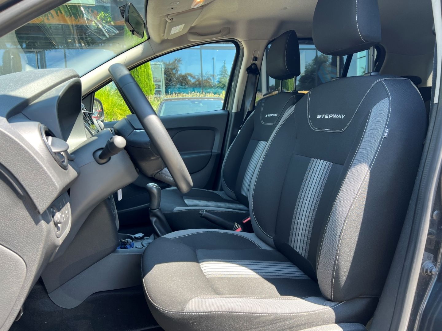 Fahrzeugabbildung Dacia Sandero II Stepway Celebration TCE 100 ECO-G Nav