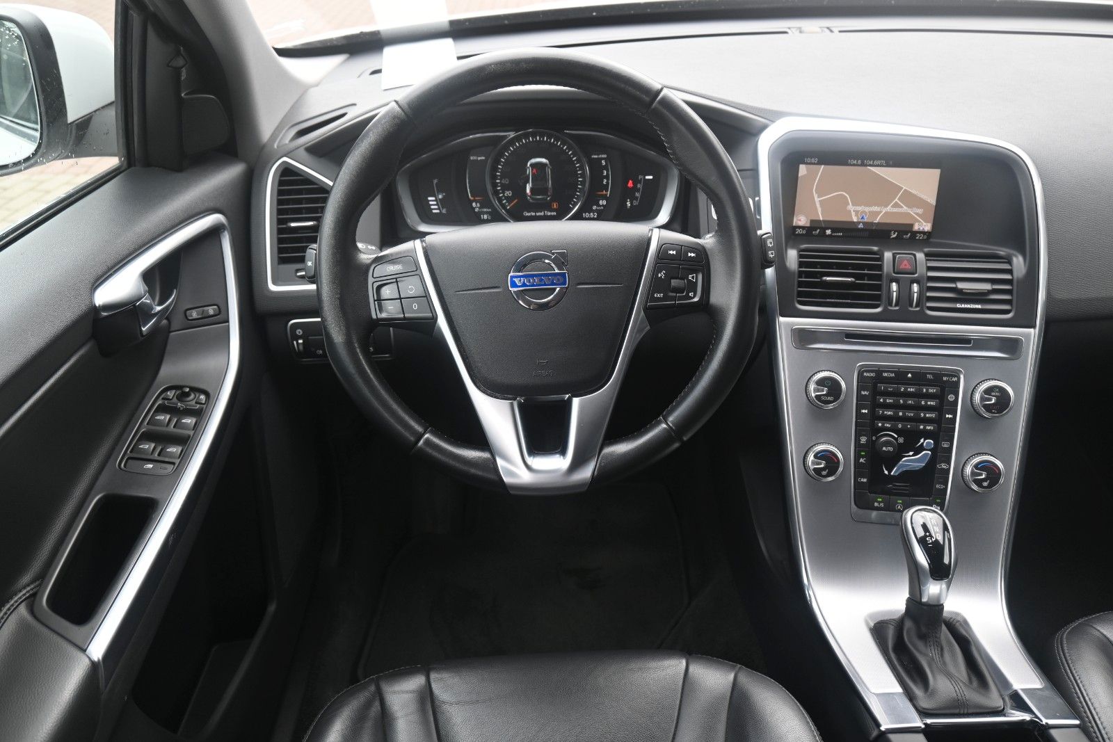 Fahrzeugabbildung Volvo XC60 D3 Autom. FWD Summum*Bi-Xenon*RFK*BLIS