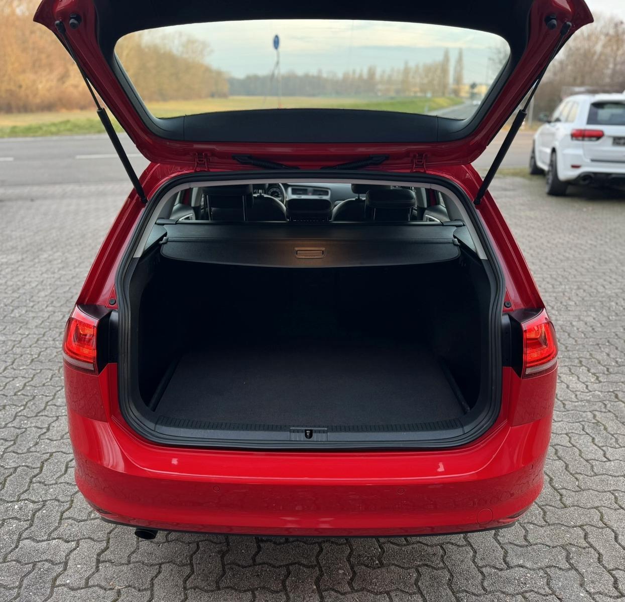 Volkswagen Golf VII Variant/AUTOMATIK/2.HAND/NAVI/PDC