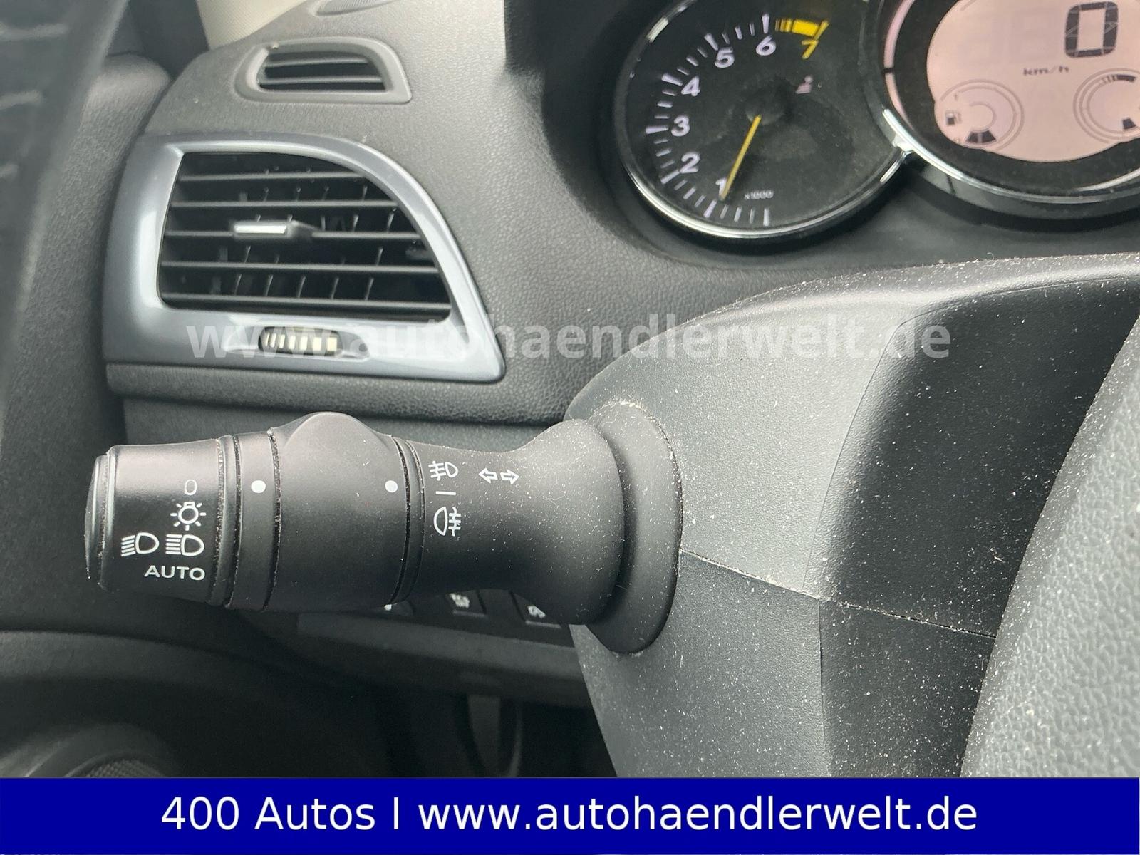 Renault Megane 2015 — photo 18