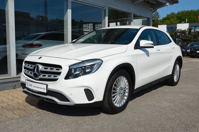 MERCEDES-BENZ GLA 180d*NAVI*SHZ*RDK*CD*8FACH*TEMPOMAT*