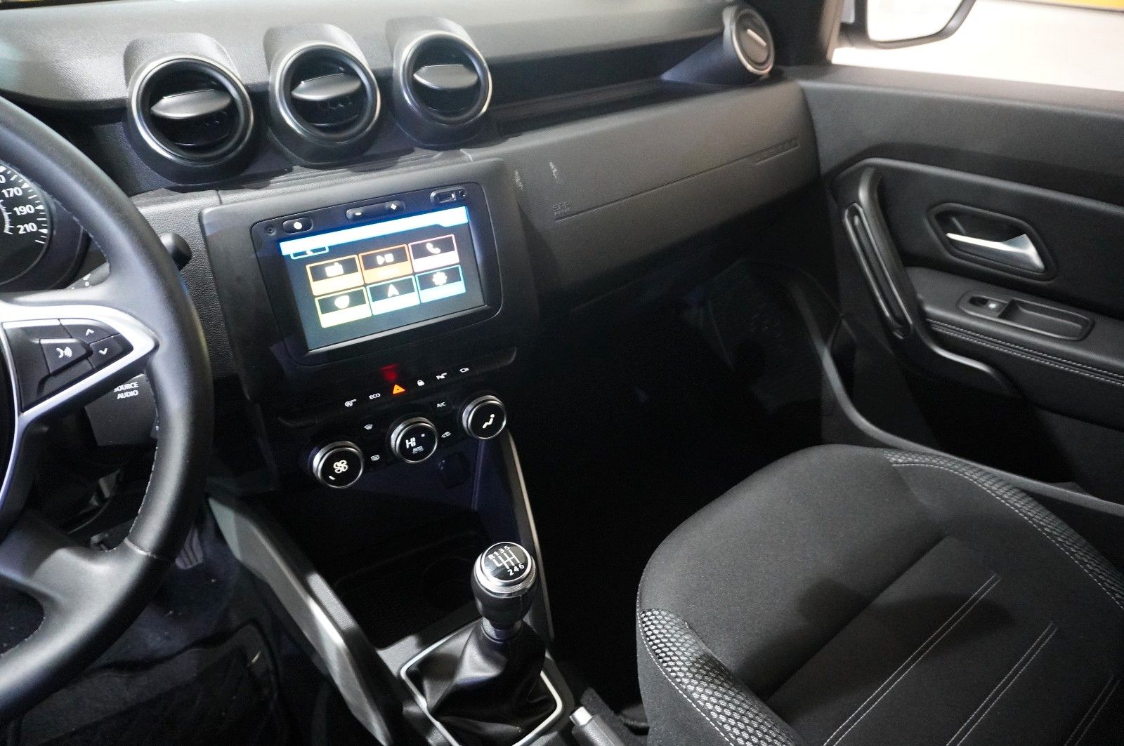 Fahrzeugabbildung Dacia Duster II 1.3 TCE PRESTIGE LED/KAMERA/SHZ/TEMP.