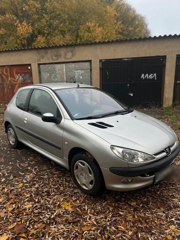 Peugeot 206 mit Rest tüv bis November 2025...