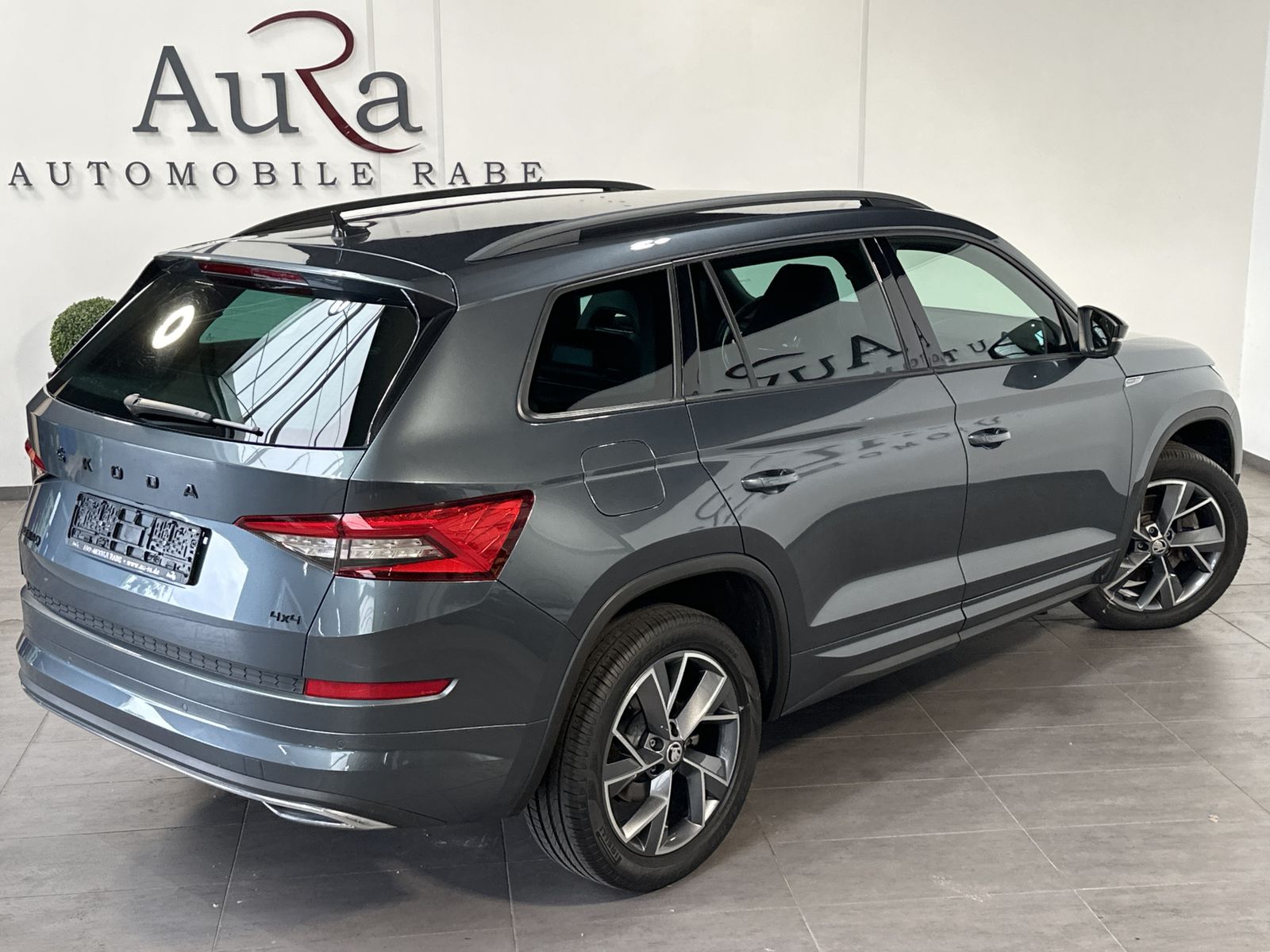 Fahrzeugabbildung SKODA Kodiaq Sportline 4x4 7-Sitzer NAV+LED+AHK+19ZOLL