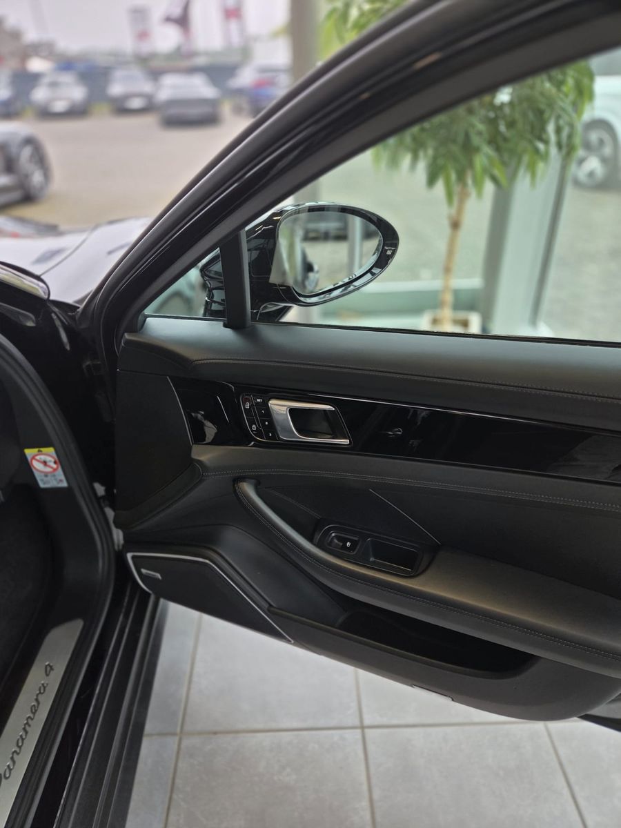 Fahrzeugabbildung Porsche Panamera Sport Turismo 4 E-Hybrid/VOLLAUSTATTUNG