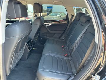 Volkswagen Touareg - 11