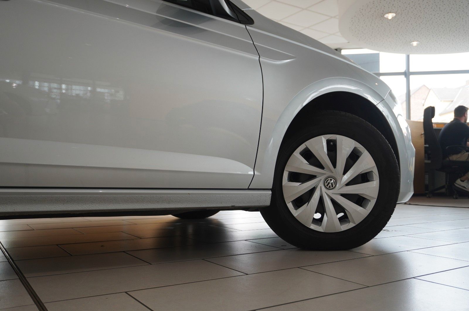 Fahrzeugabbildung Volkswagen Polo VI 1.0 TSI COMFORTLINE LED/KLIMA/SHZ/USB