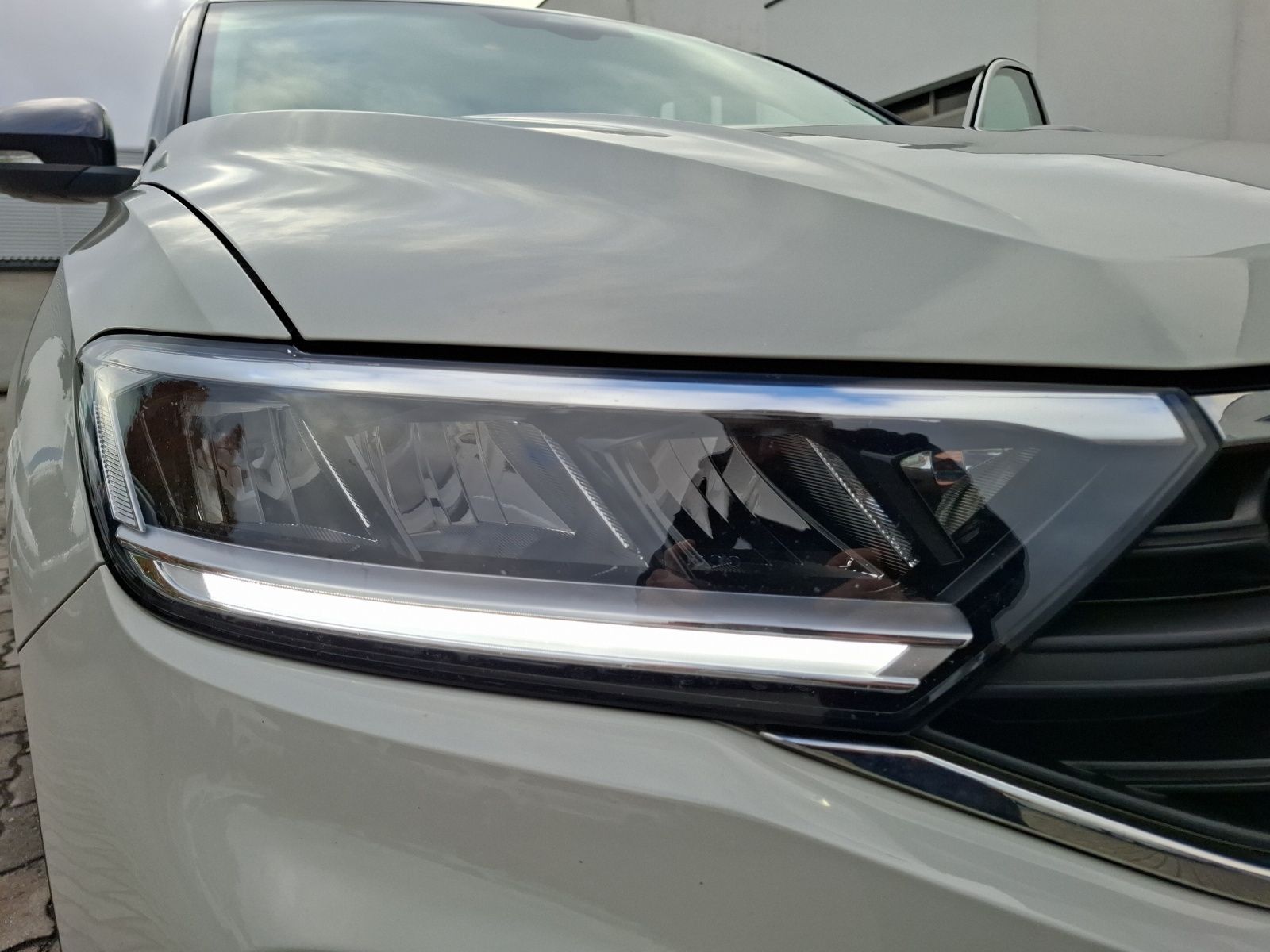 Fahrzeugabbildung Volkswagen T-Roc TSI Life  DSG LED Navi AID ACC RFK SH