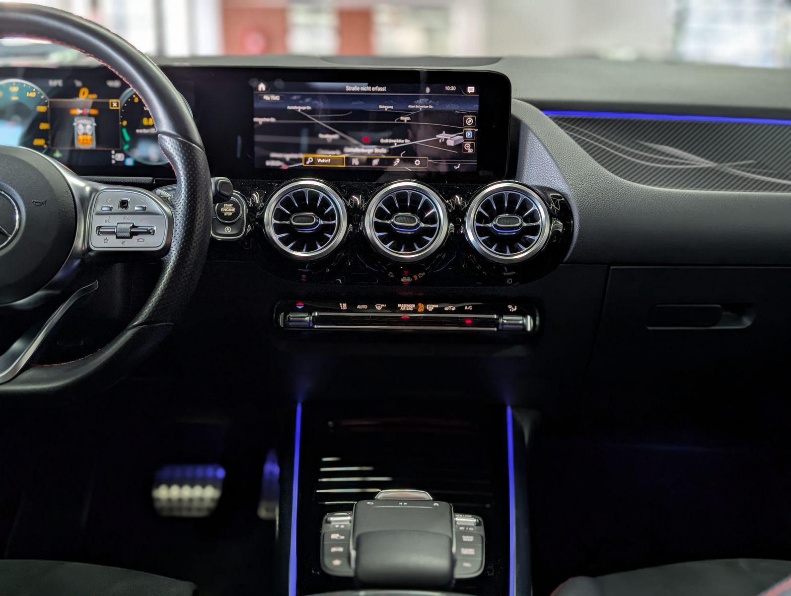 Fahrzeugabbildung Mercedes-Benz GLA 200 d AMG NIGHT PANO ALCANTARA MULTIBEAM 19"