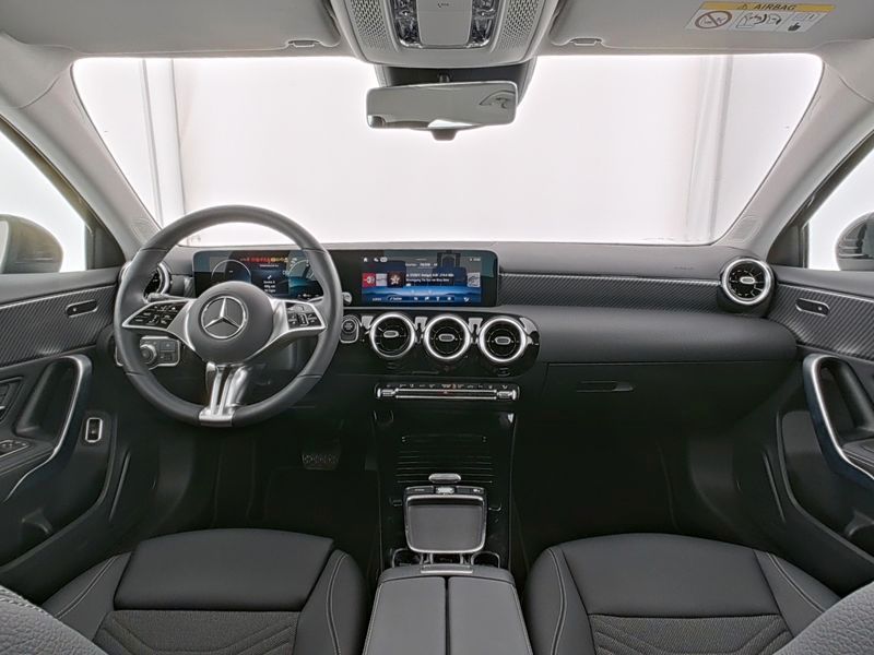 Fahrzeugabbildung Mercedes-Benz A 250 e PROGRESSIVE+STNDHZ+AHK+11KW+LHZ+LED+KAM