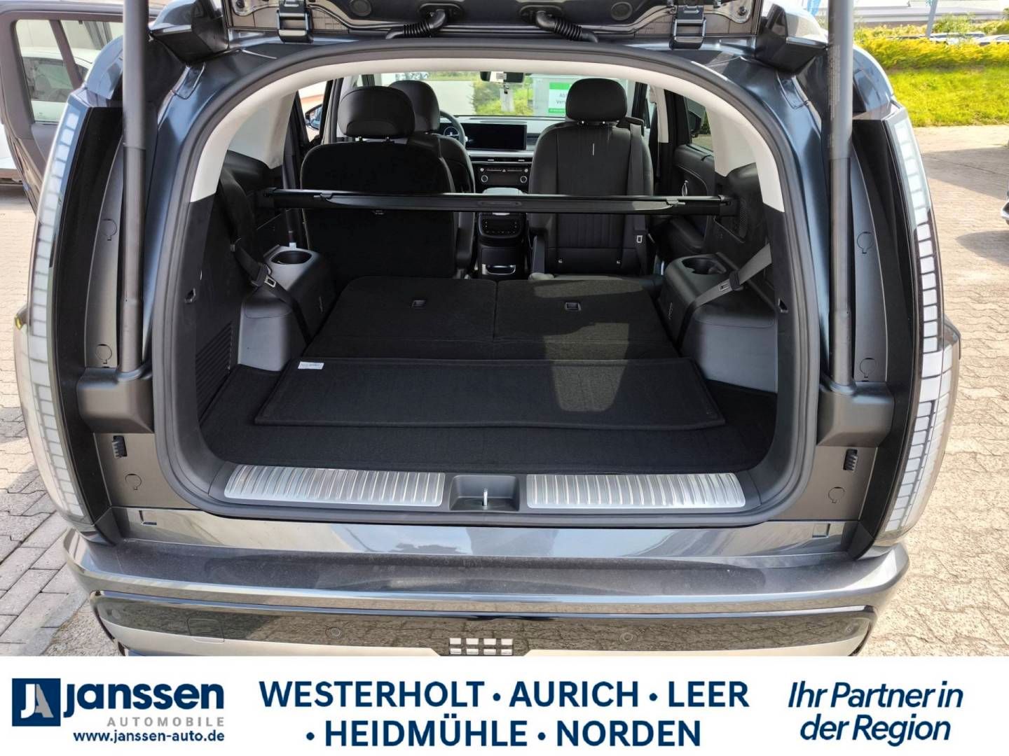 Fahrzeugabbildung Hyundai IONIQ 9 UNIQ Panorama-Glas-Schiebedach, Swivel-P