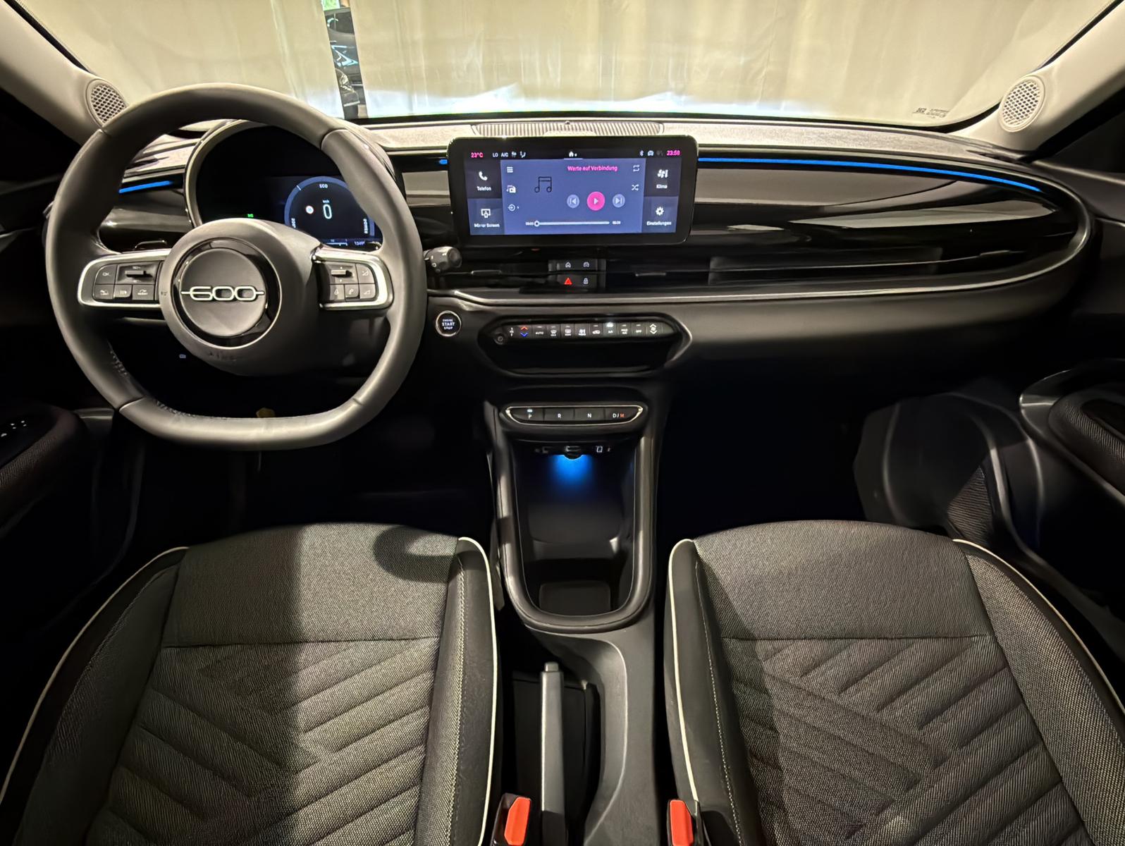 Fiat 600 Hybrid Autom.|PDC |KAMERA |SHZ |KEYLESS |17"