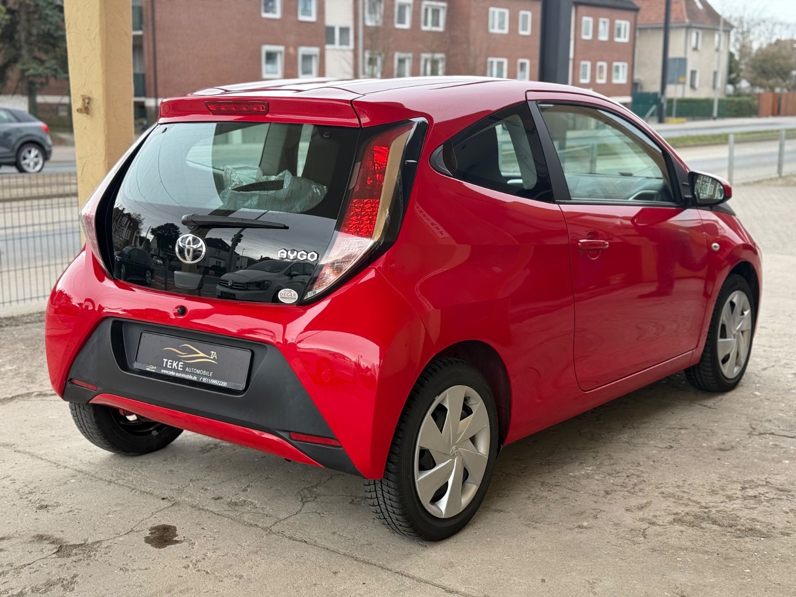 Aygo AYGO x-play Automatik|85Tkm|Scheckheft