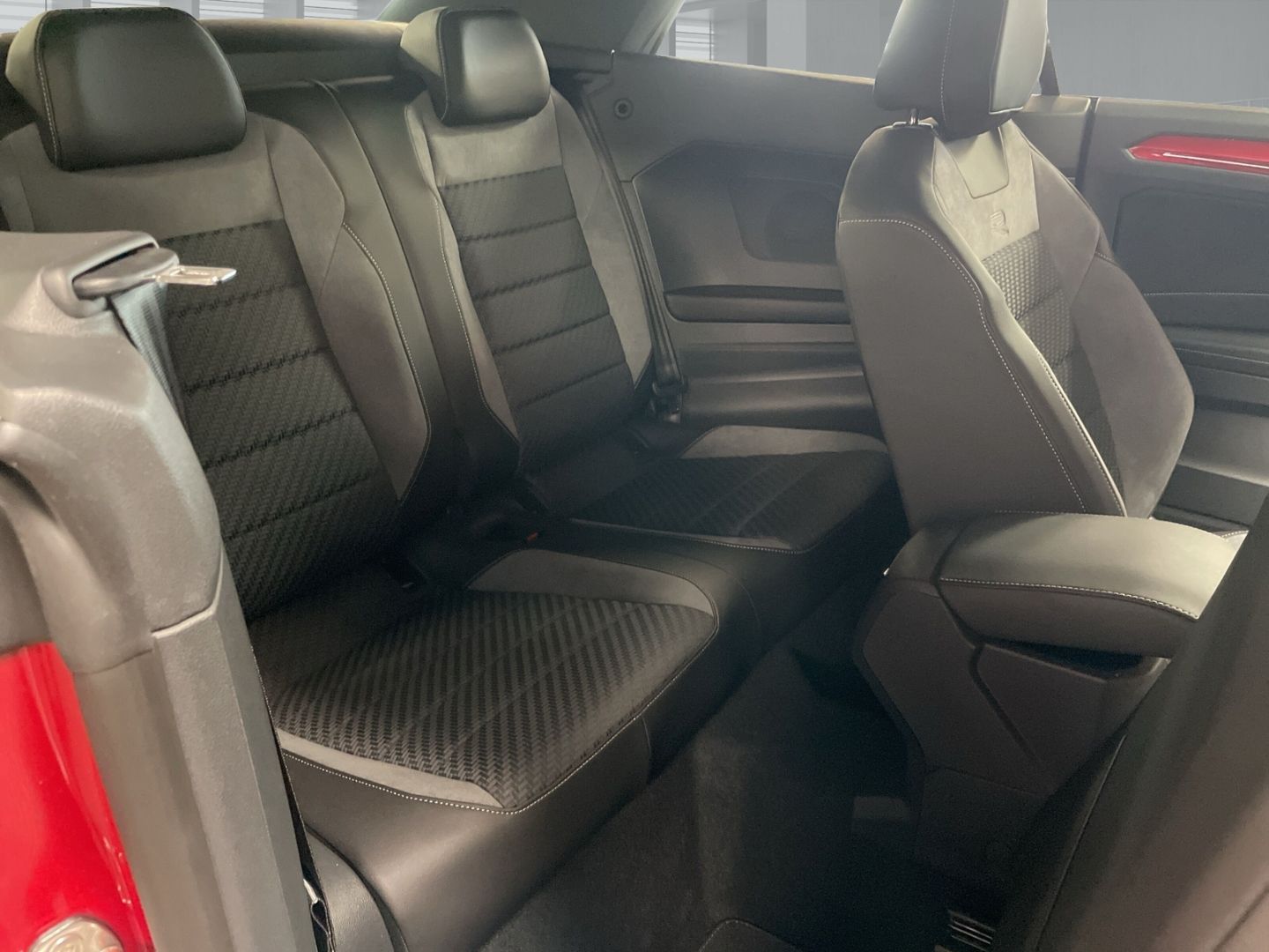 Fahrzeugabbildung Volkswagen T-Roc Cabriolet R-Line 1.5 TSI DSG Sportpaket Na