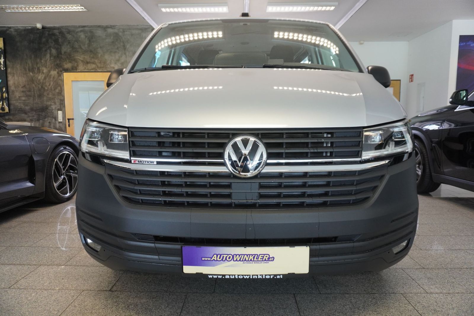 Volkswagen T6.1 Kombi T6.1 2.0 TDI 4Motion Kombi L1H1 2xSch imagem 2