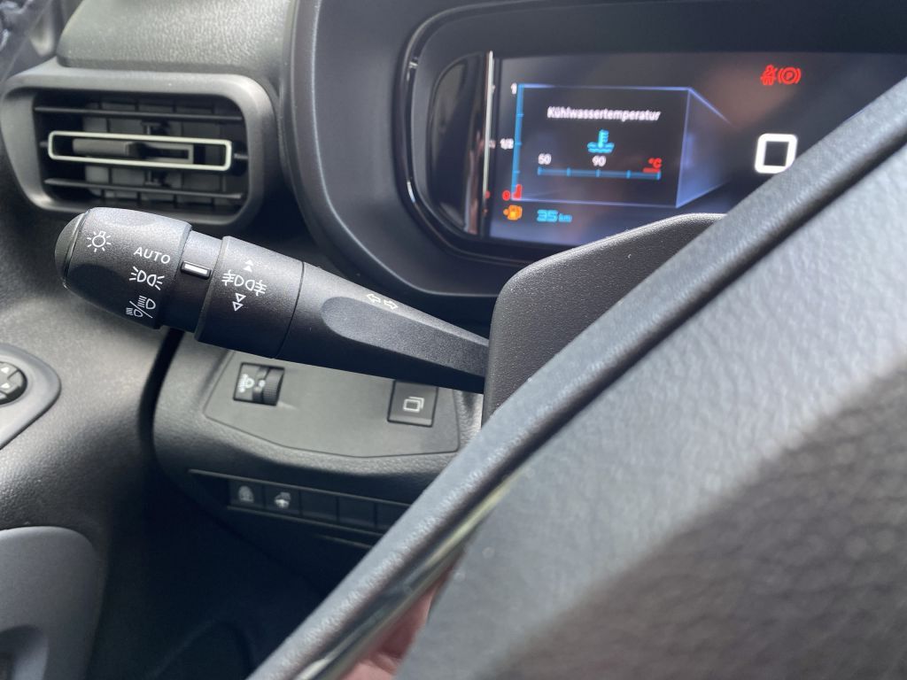 Fahrzeugabbildung Citroën Berlingo M Benzin 110 PLUS *Sitzh.*Cam*Klimaau.*