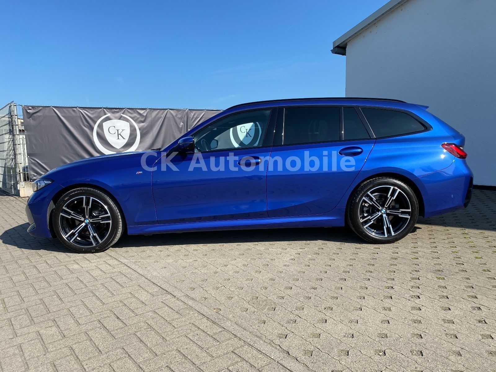 Fahrzeugabbildung BMW 320d xDrive Touring M-Sport/Navi/LED/ACC/360°Kam