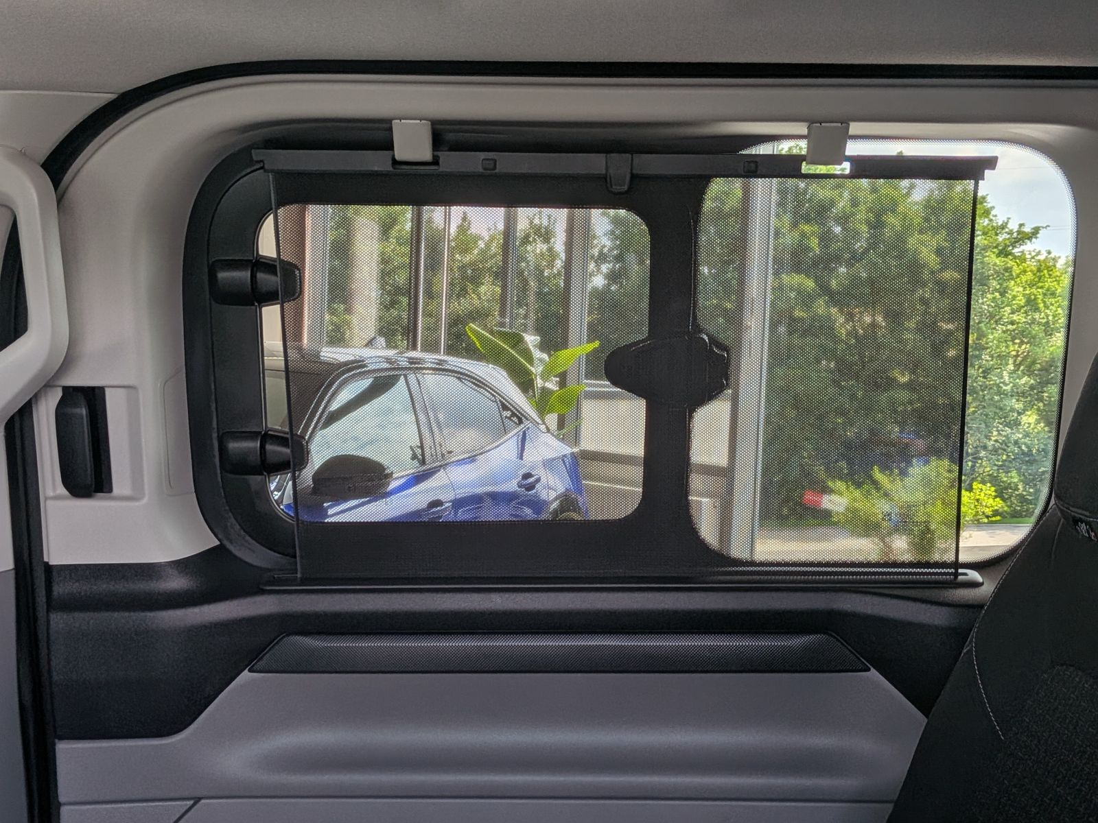 Fahrzeugabbildung Ford Transit Custom 320 L1 Aut. 8-Sitze LED ACC Cam