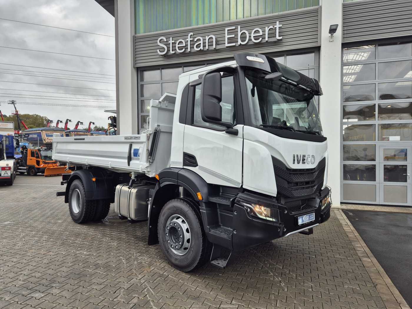 Fahrzeugabbildung Iveco X-Way AD200X48 HR OFF 4x2 Meiller Intarder 2x