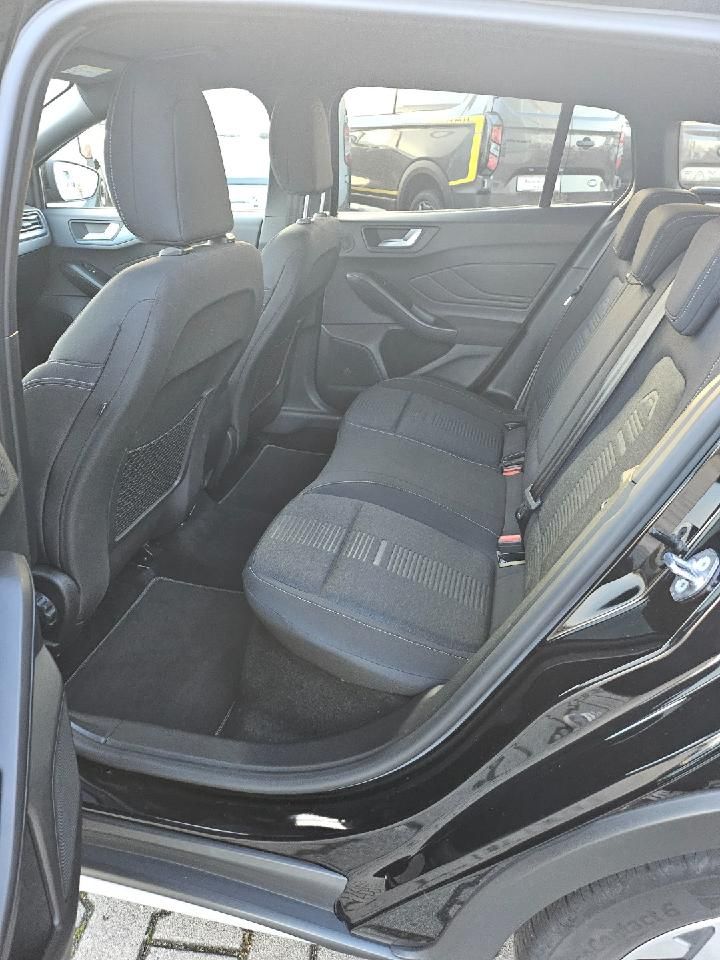 Fahrzeugabbildung Ford Focus Turnier Active X