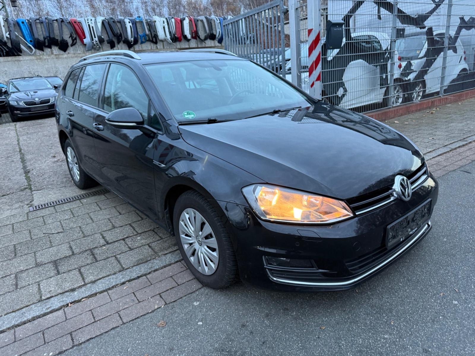 Volkswagen Golf VII Variant Lounge BMT