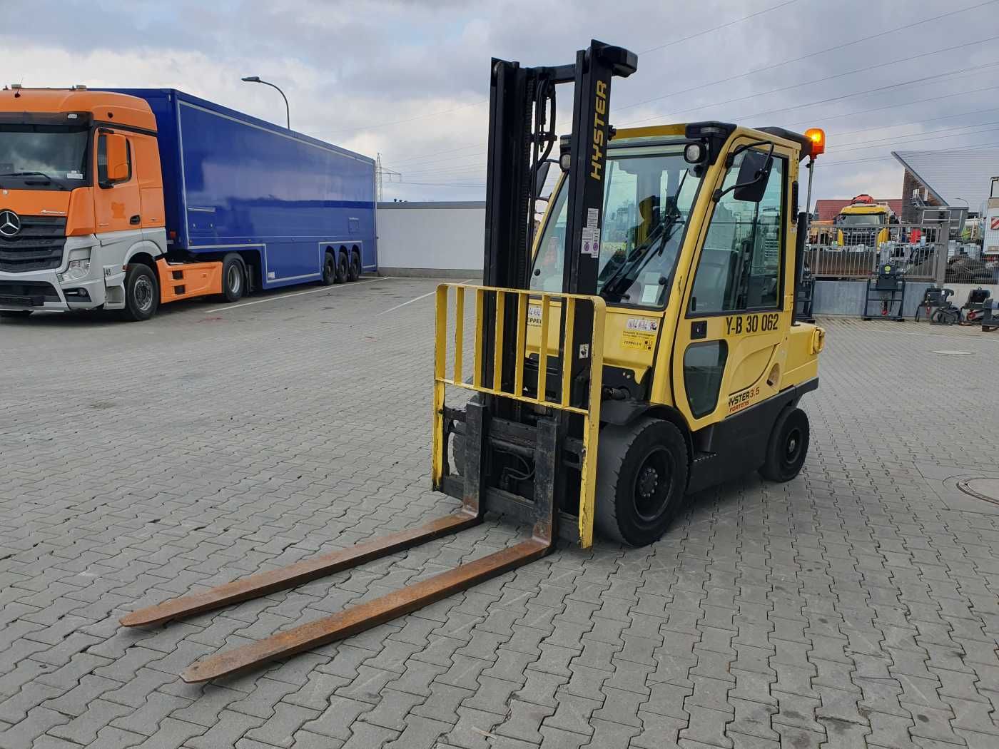 Fahrzeugabbildung Hyster H3.5 FT / Duplex: 3,61m / nur 2.476h / SS