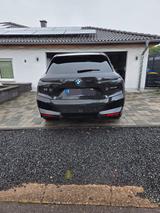 BMW iX xDrive40 - - schwarze BMW iX