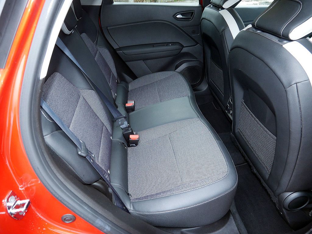 Fahrzeugabbildung Renault Captur Intens E-Tech Plug-In 160 KAMERA NAVI LED