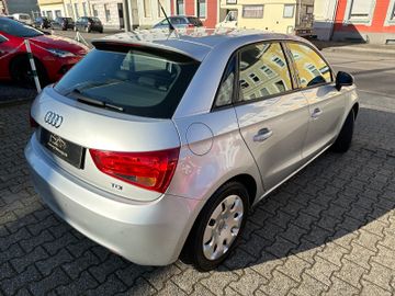 Fahrzeugabbildung Audi A1 Sportback Attraction 2-HAND NAVI PDC