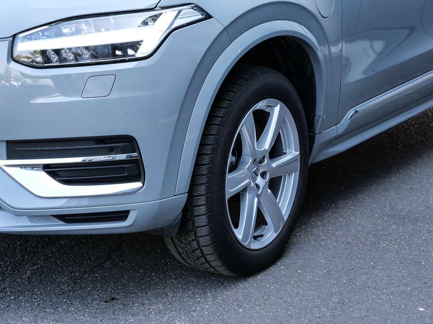 Volvo XC90 Core Recharge Plug-In Hybrid AWD 7-Sitzer S imagem 3