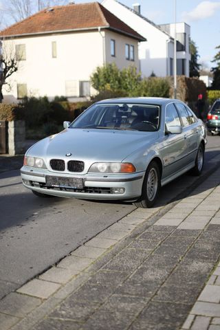 BMW E39 528i Limousine