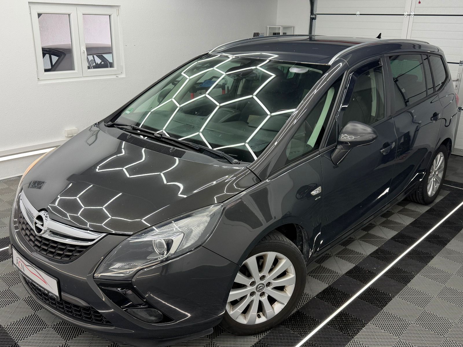 Fahrzeugabbildung Opel Zafira C Tourer Drive/NAVI/KAMERA/AHK/7-SITZER